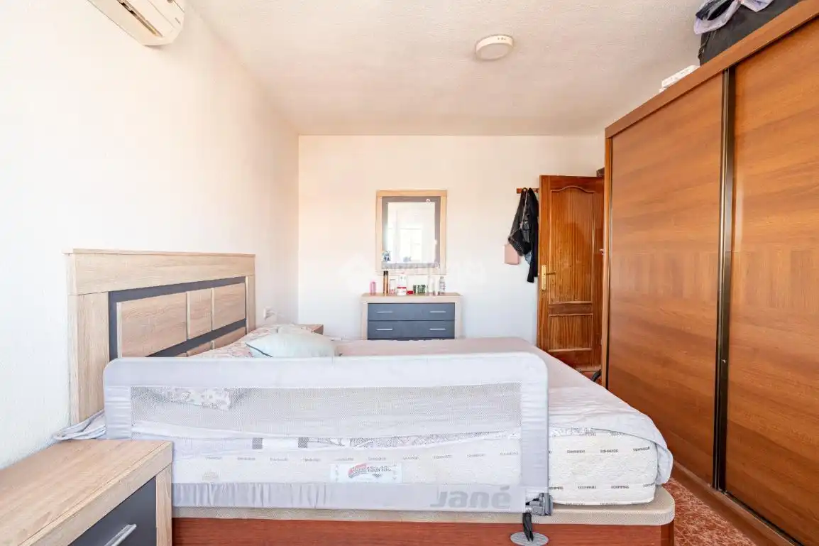 Bedroom of Flat for sale in Granada  with Air Conditioner, Heating and Terrace