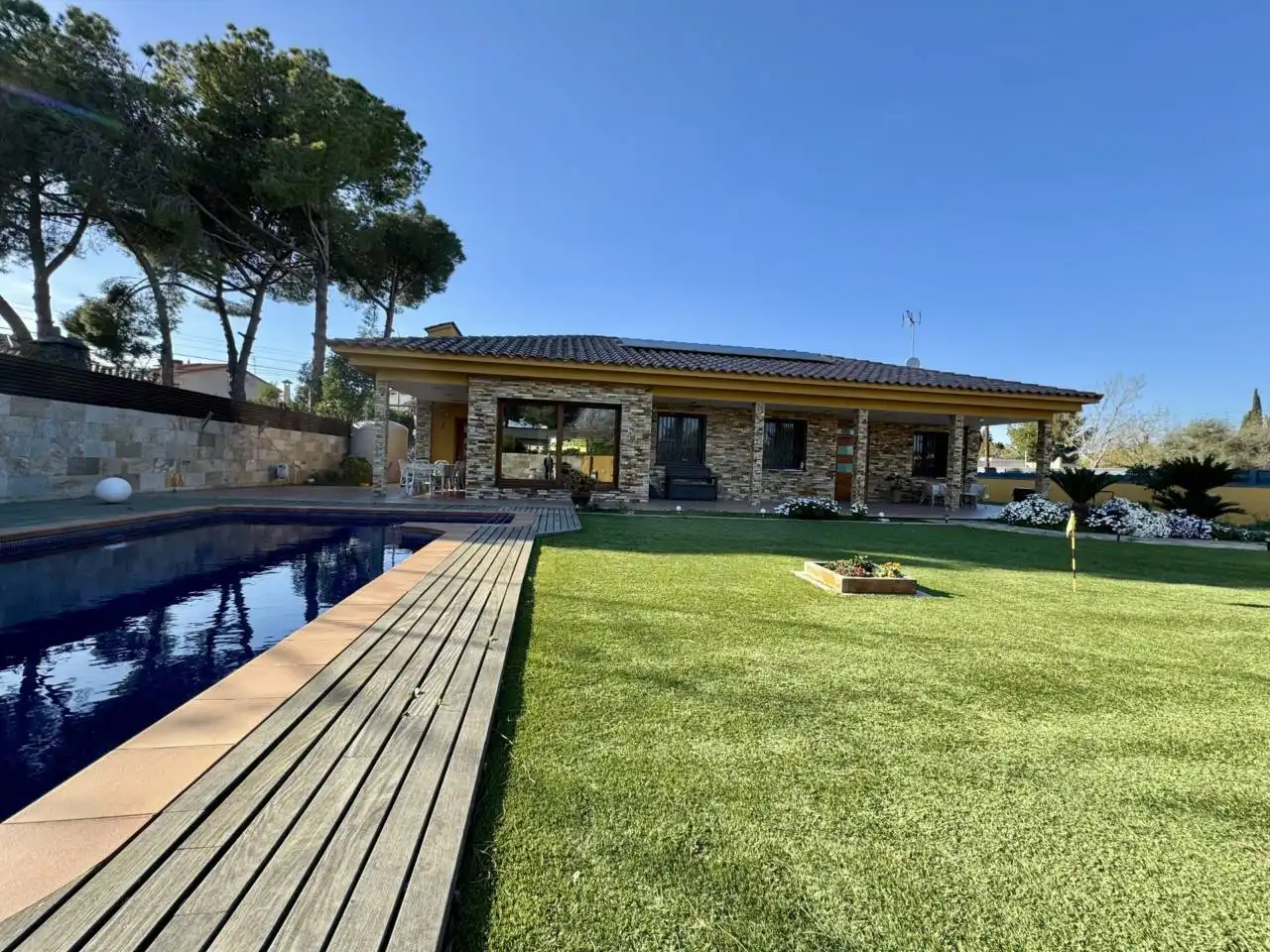 Jardí de Casa o xalet en venda en Cerdanyola del Vallès
