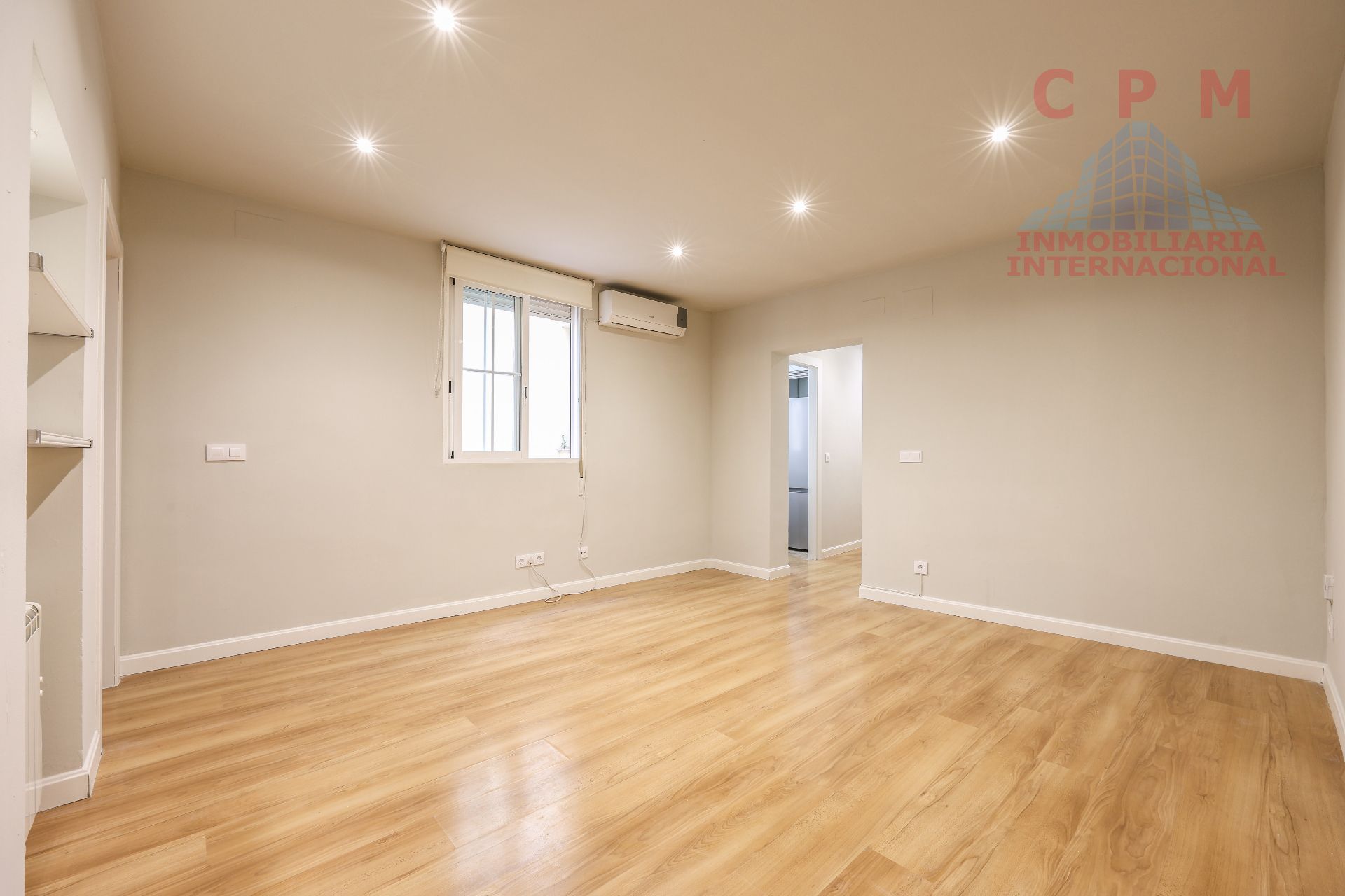 Living room of Flat to rent in  Madrid Capital  with Air Conditioner, Heating and Parquet flooring