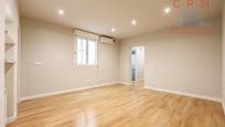 Living room of Flat to rent in  Madrid Capital  with Air Conditioner, Heating and Parquet flooring