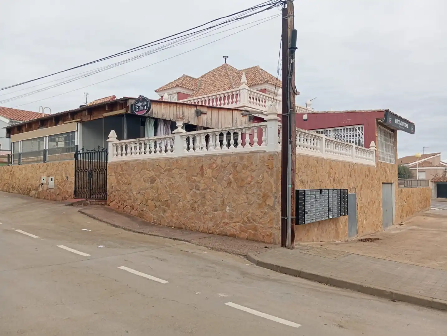 Vista exterior de Local de lloguer en Pla dels Aljubs