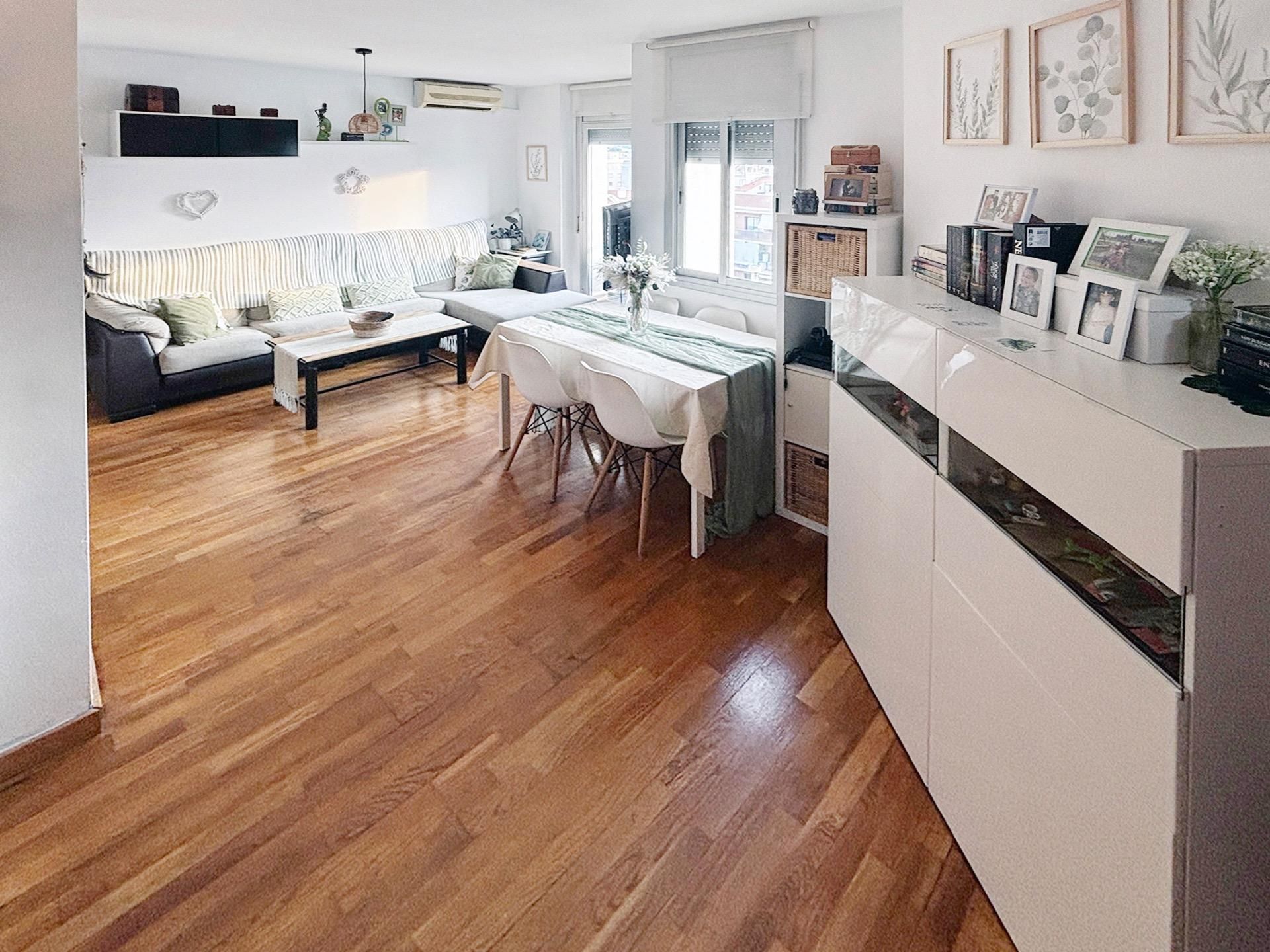 Living room of Duplex for sale in Terrassa  with Air Conditioner, Heating and Parquet flooring