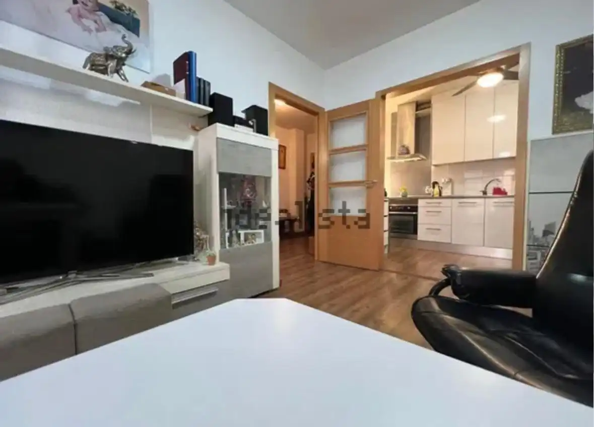 Sala de estar de Piso en venta en Parla con Calefacción, Parquet y Piscina comunitaria