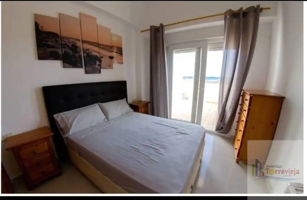 Habitación de Ático en venta en Torrevieja con Aire acondicionado, Terraza y Piscina comunitaria