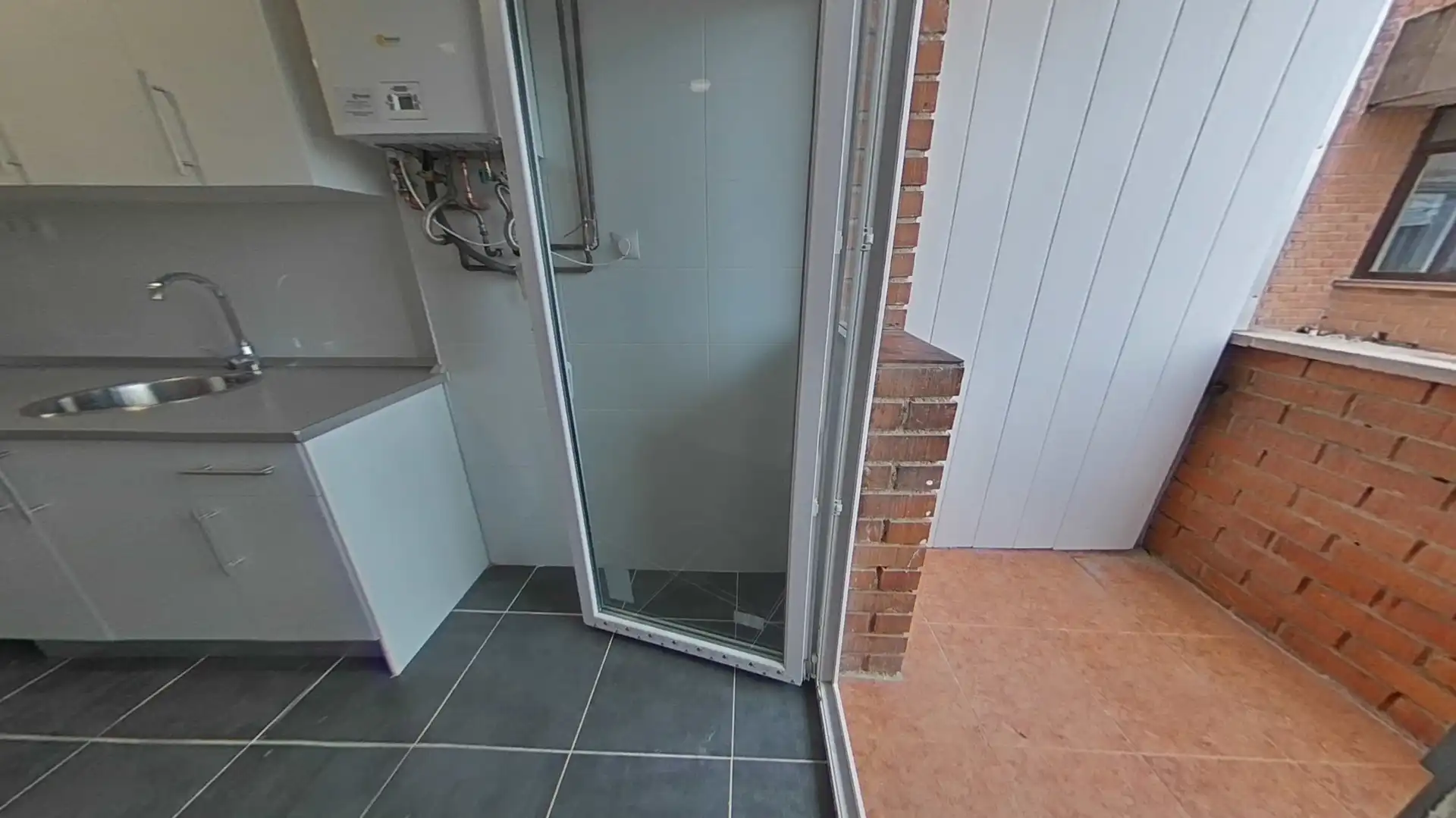 Bathroom of Flat for sale in Madrid