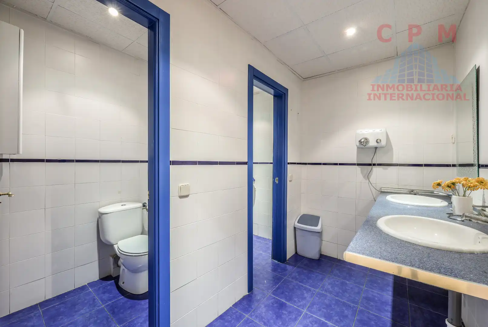 Baño de Local de alquiler en Madrid con Aire acondicionado, Calefacción y Parquet