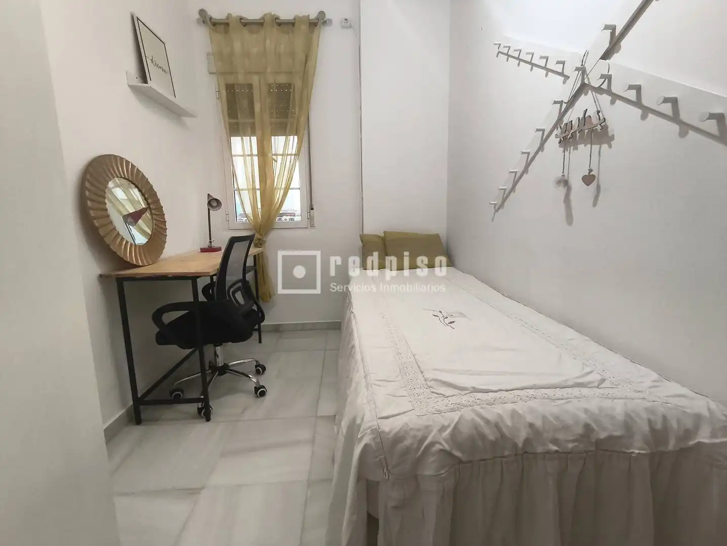 Habitación de Piso de alquiler en Sevilla con Aire acondicionado, Terraza y Amueblado