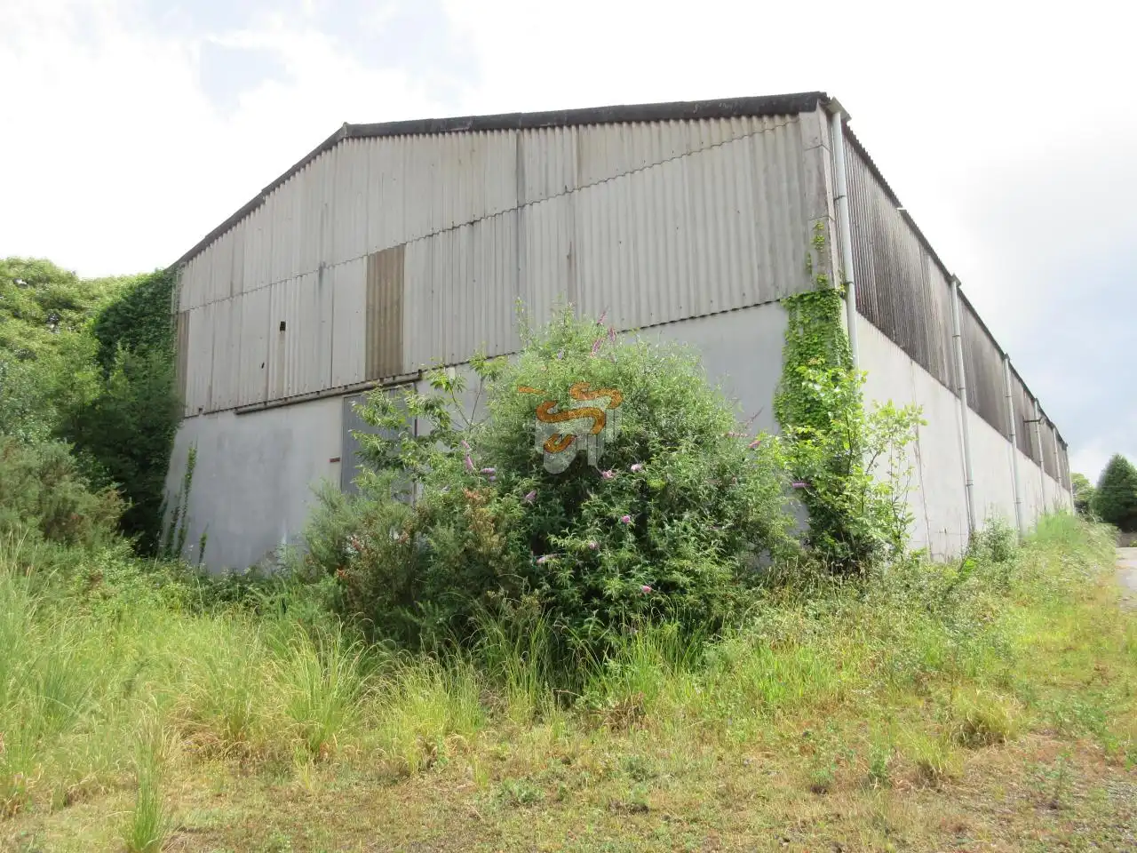 Vista exterior de Nau industrial en venda en Narón
