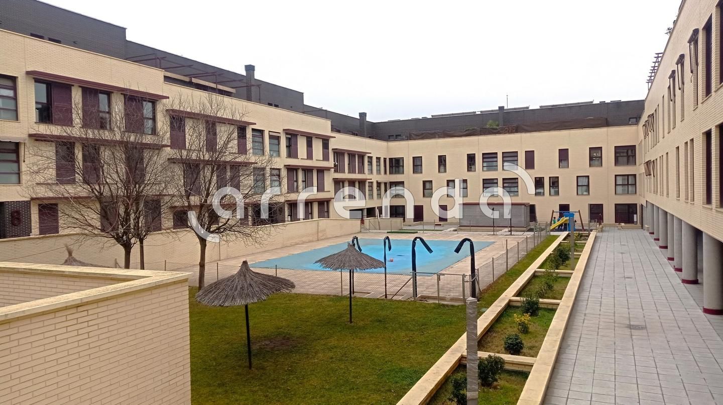 Vista exterior de Planta baixa de lloguer en Las Rozas de Madrid amb Terrassa i Piscina comunitària