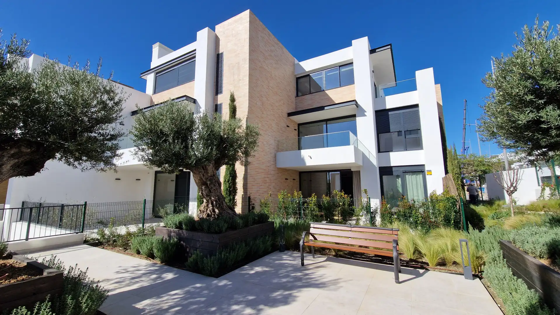 Vista exterior de Planta baja en venta en Estepona con Aire acondicionado, Jardín privado y Terraza