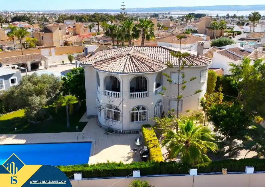 Villa mit Pool zum Verkauf in Zona Carrefour - Urbanizaciones