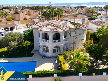 Villa avec piscine à vendre à Zona Carrefour - Urbanizaciones