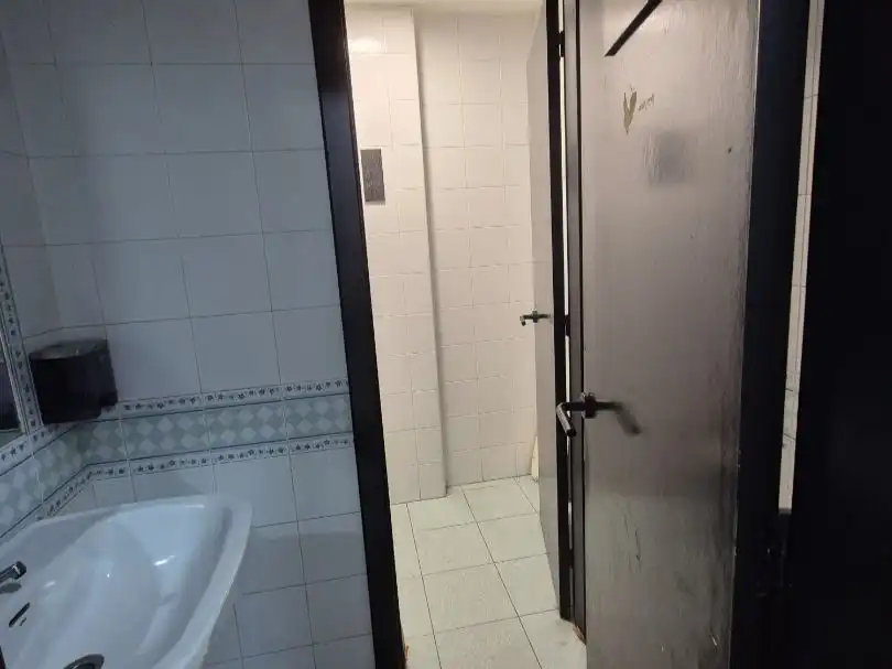 Bany de Local de lloguer en Burgos amb Aire condicionat, Calefacció i Terrassa