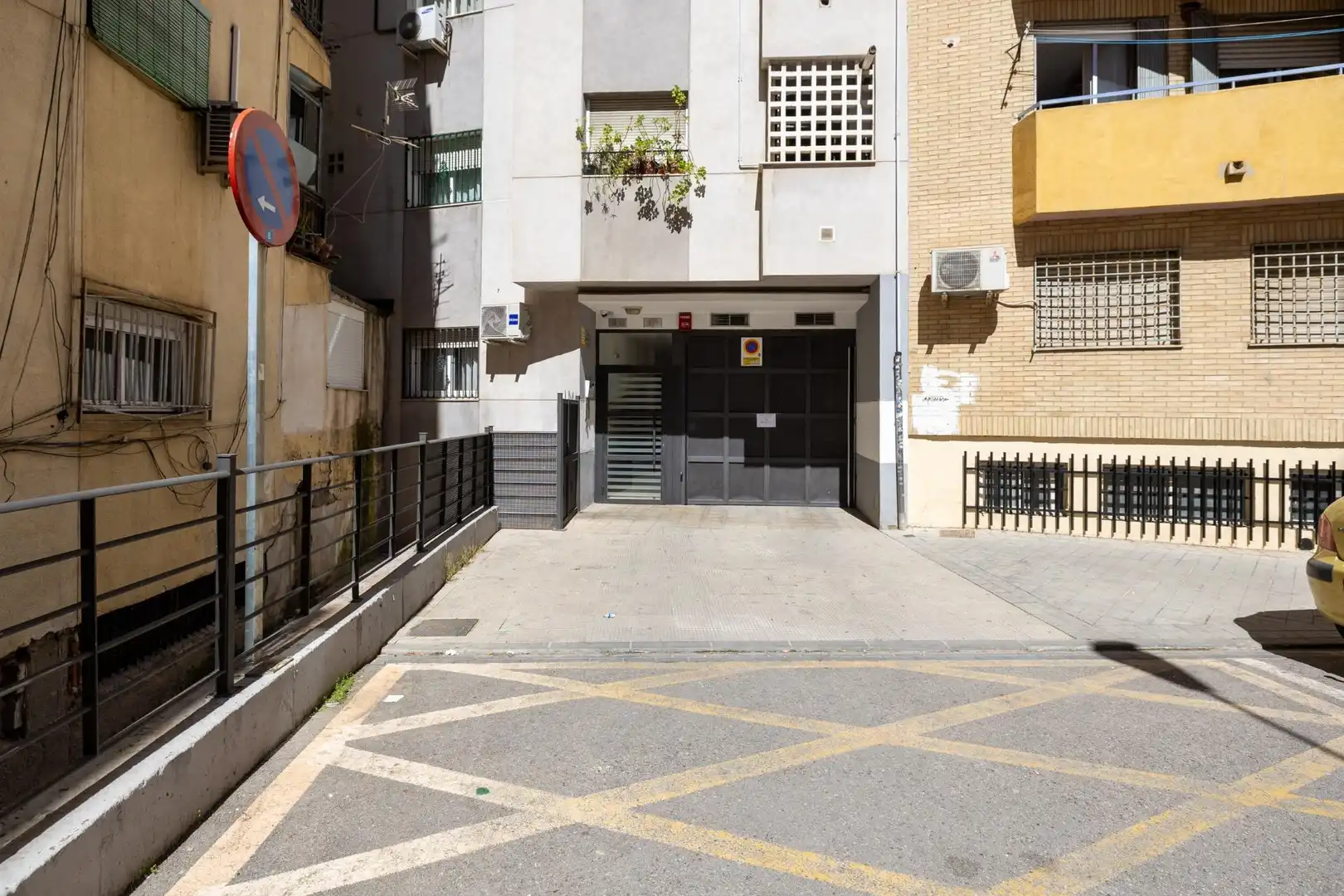 Vista exterior de Garatge en venda en Granada