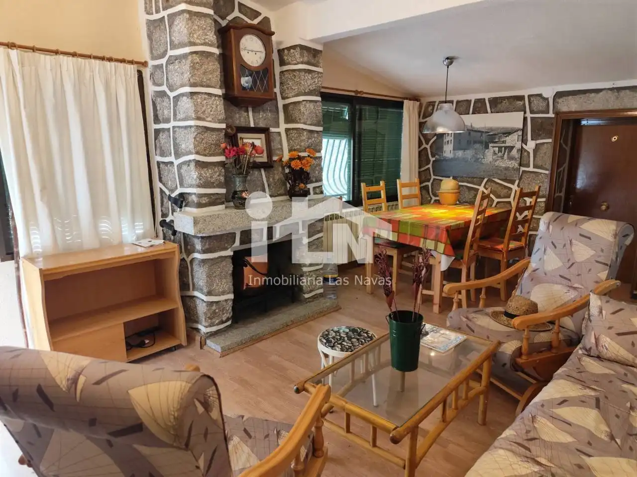 Sala de estar de Casa o chalet en venta en Navalperal de Pinares con Calefacción, Jardín privado y Terraza