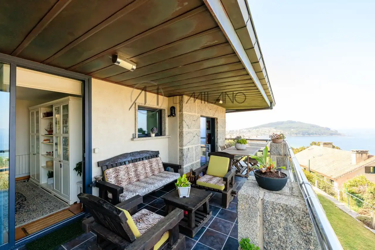 Terraza de Casa o chalet en venta en Nigrán con Calefacción, Jardín privado y Parquet