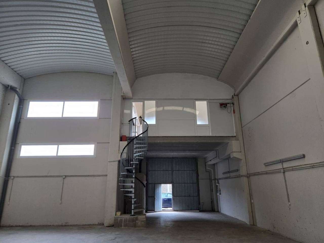 Nau industrial de lloguer en Berga amb Alarma