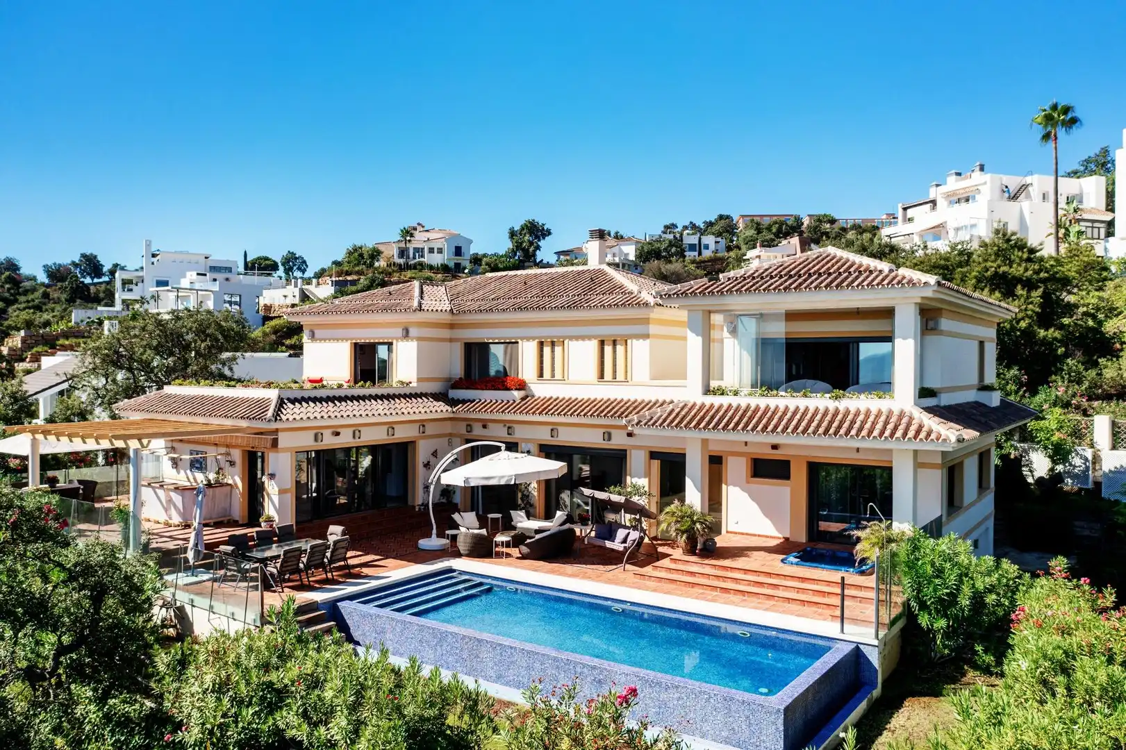 Villa mit Pool zum Verkauf in La Mairena, imagen 2