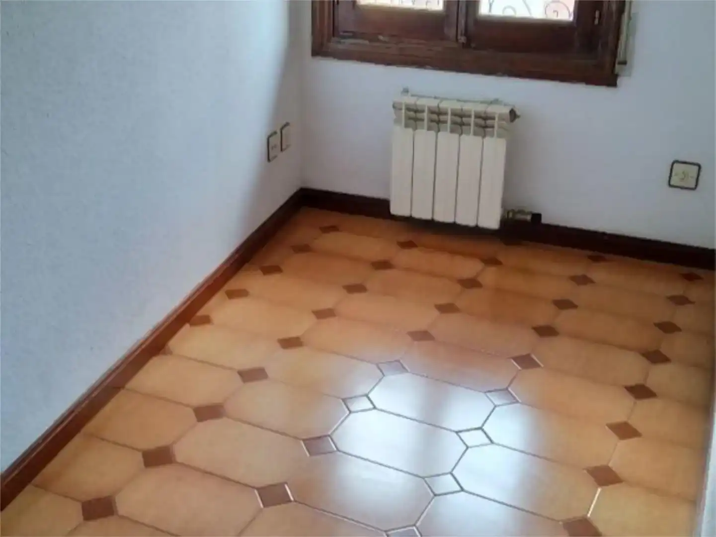 Planta baja en venta en Ayllón con Trastero y Balcón