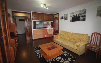 Living room of Flat for sale in Vigo   with Heating and Furnished