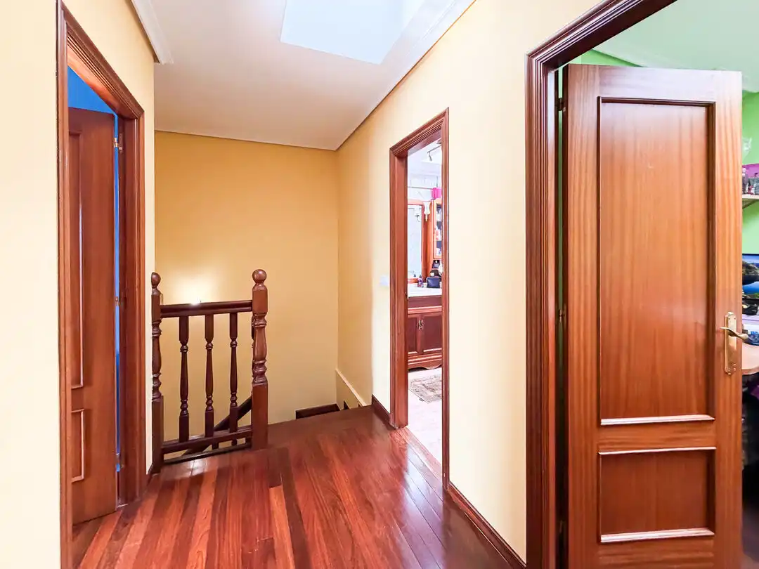 Piso en venta en Santa Cruz de Bezana con Calefacción, Terraza y Trastero
