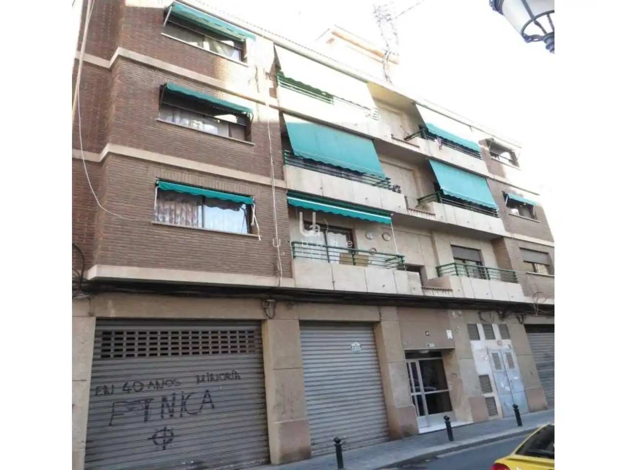 Vista exterior de Pis en venda en Valencia amb Terrassa i Balcó