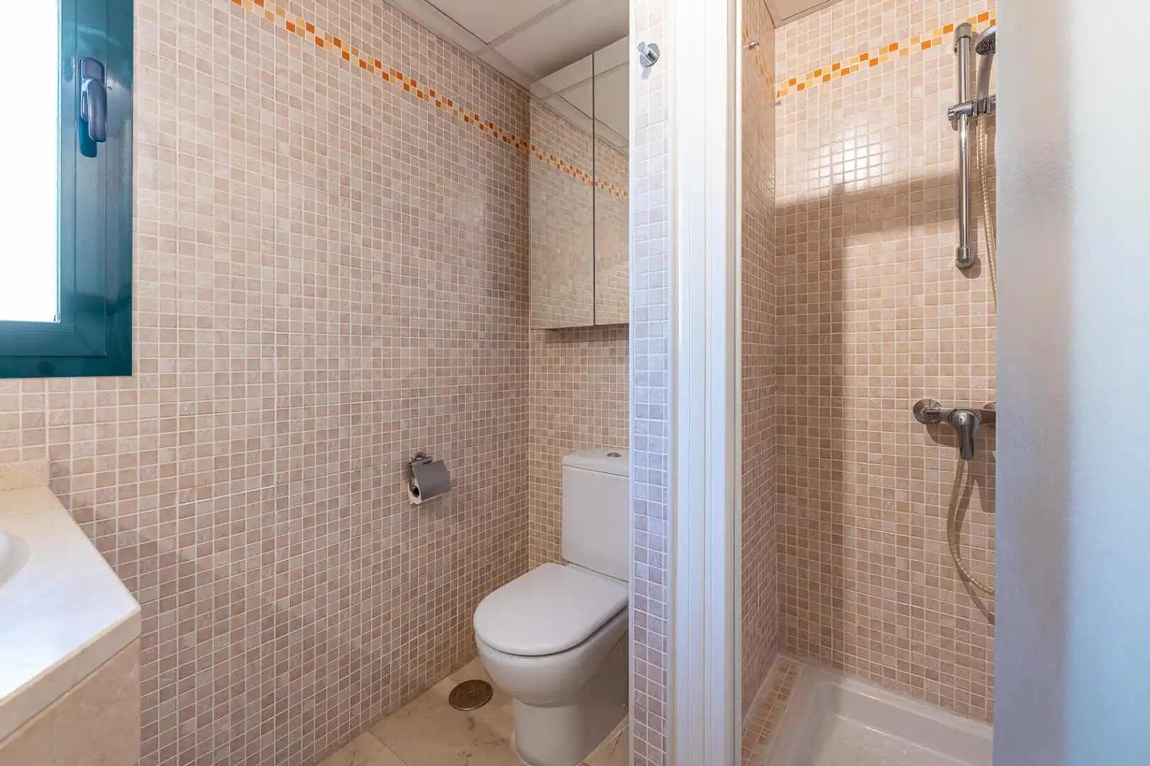 Baño de Apartamento en venta en Benalmádena con Aire acondicionado, Calefacción y Jardín privado