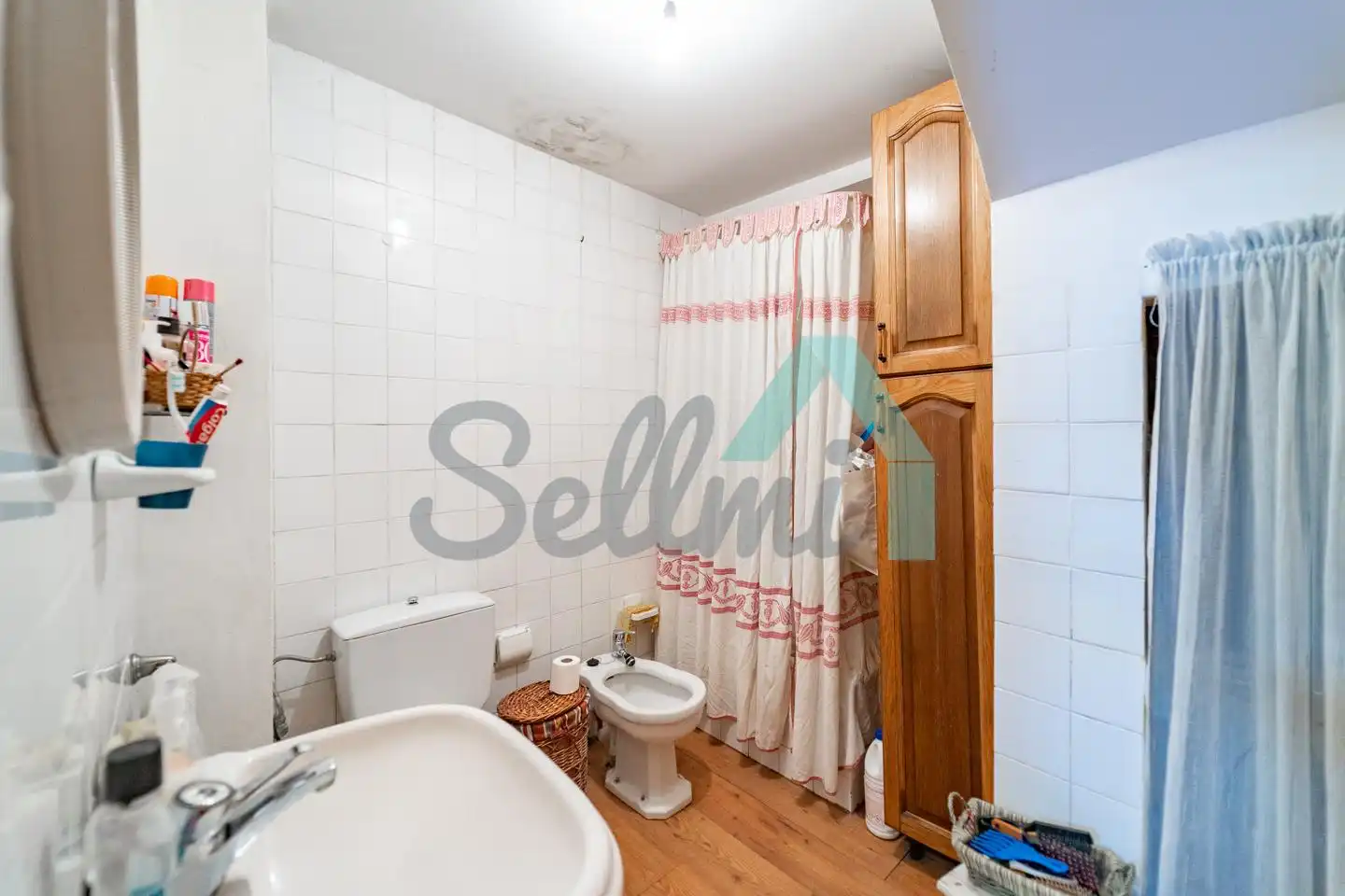 Badezimmer von Einfamilien-Reihenhaus zum Verkauf in Onís mit Heizung, Abstellraum und Balkon