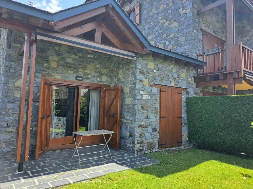 Terrasse von Haus oder Chalet zur Miete in Osséja mit Heizung, Privatgarten und Möbliert