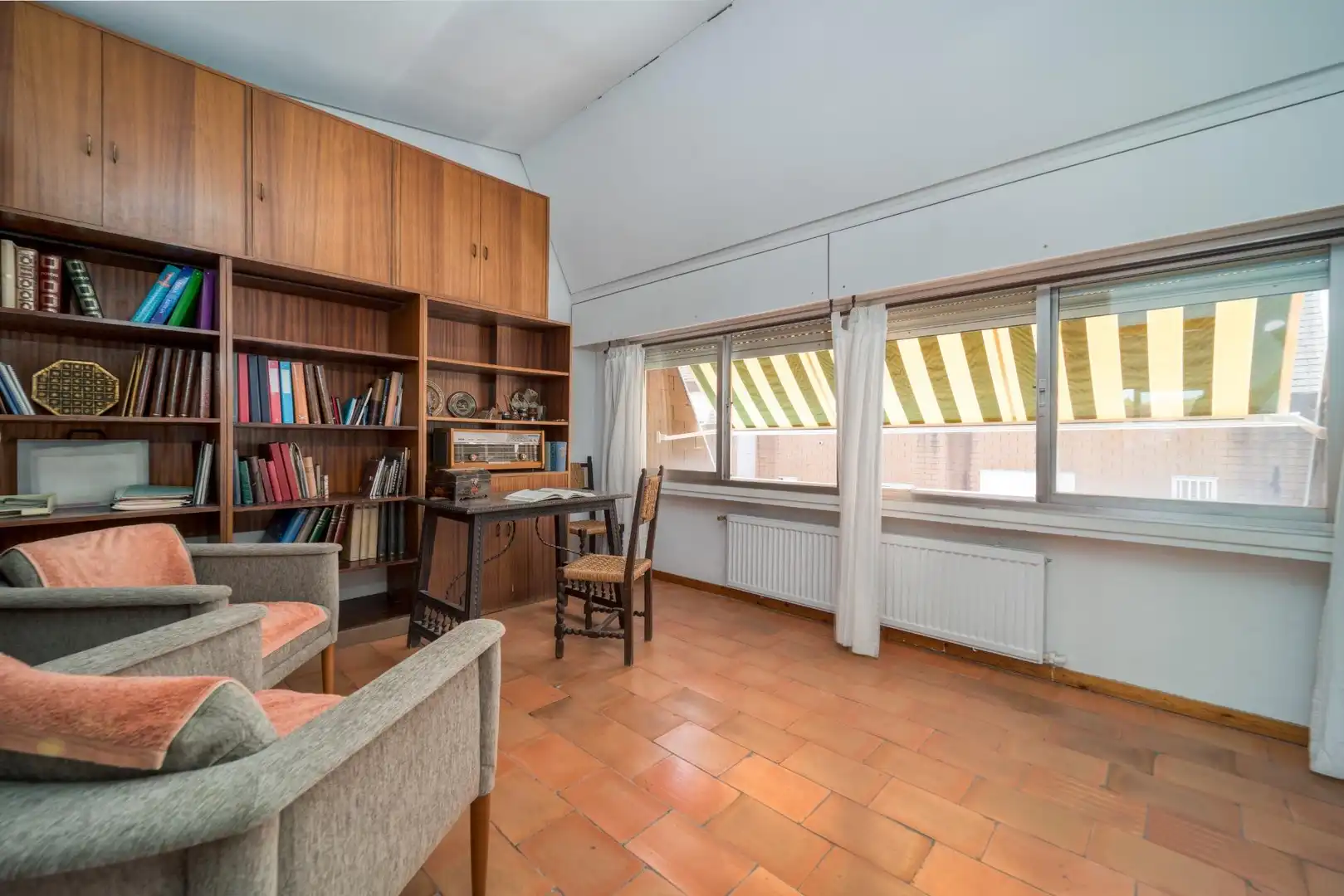 Living room of Detached homes for sale in Pozuelo de Alarcón  with Air Conditioner, Heating and Private garden