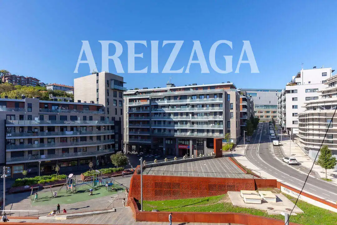 Vista exterior de Apartament en venda en Donostia - San Sebastián  amb Calefacció, Terrassa i Traster