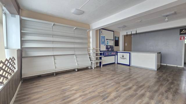 Local comercial en Alquiler en Avenida Avenida de Ramón Núñez Montero, 9 en Oleiros pueblo