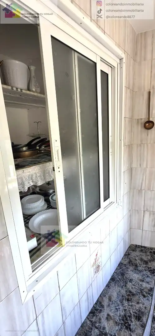 Cuina de Casa o xalet en venda en La Pola de Gordón  amb Calefacció, Jardí privat i Parquet