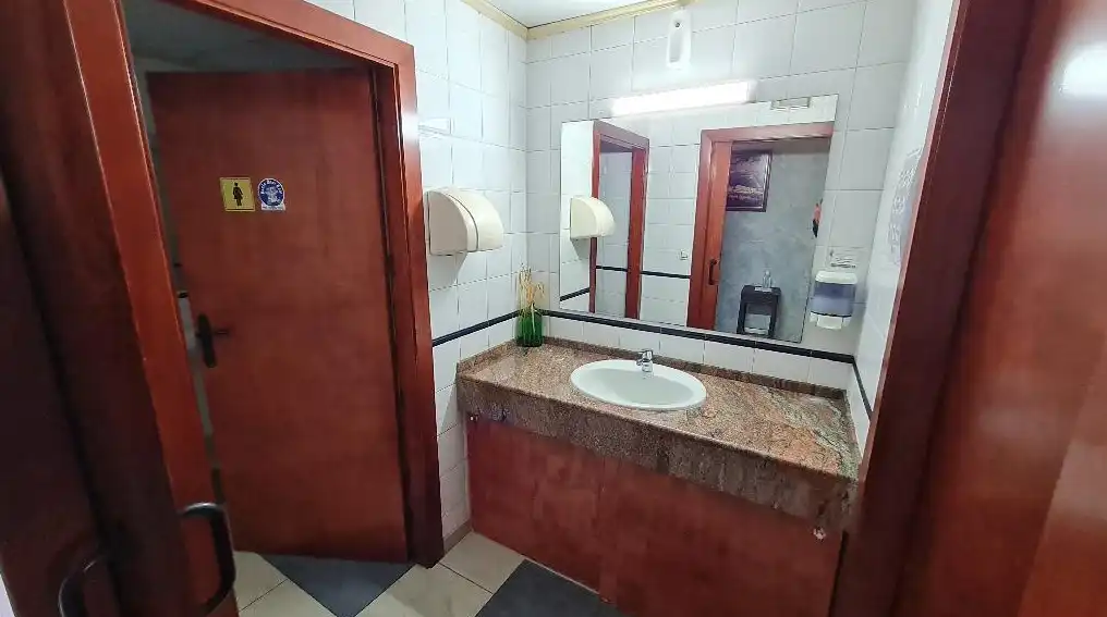 Baño de Local en traspaso en Blanes con Aire acondicionado, Calefacción y Terraza