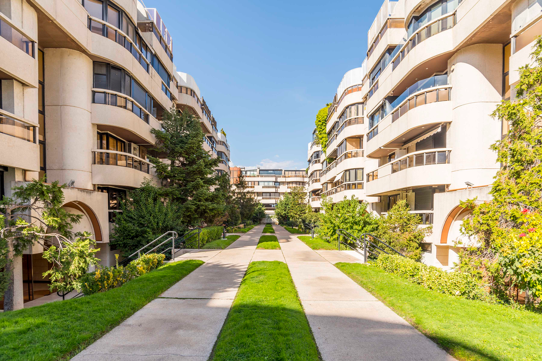 Exterior view of Apartment for sale in  Madrid Capital  with Air Conditioner, Heating and Terrace