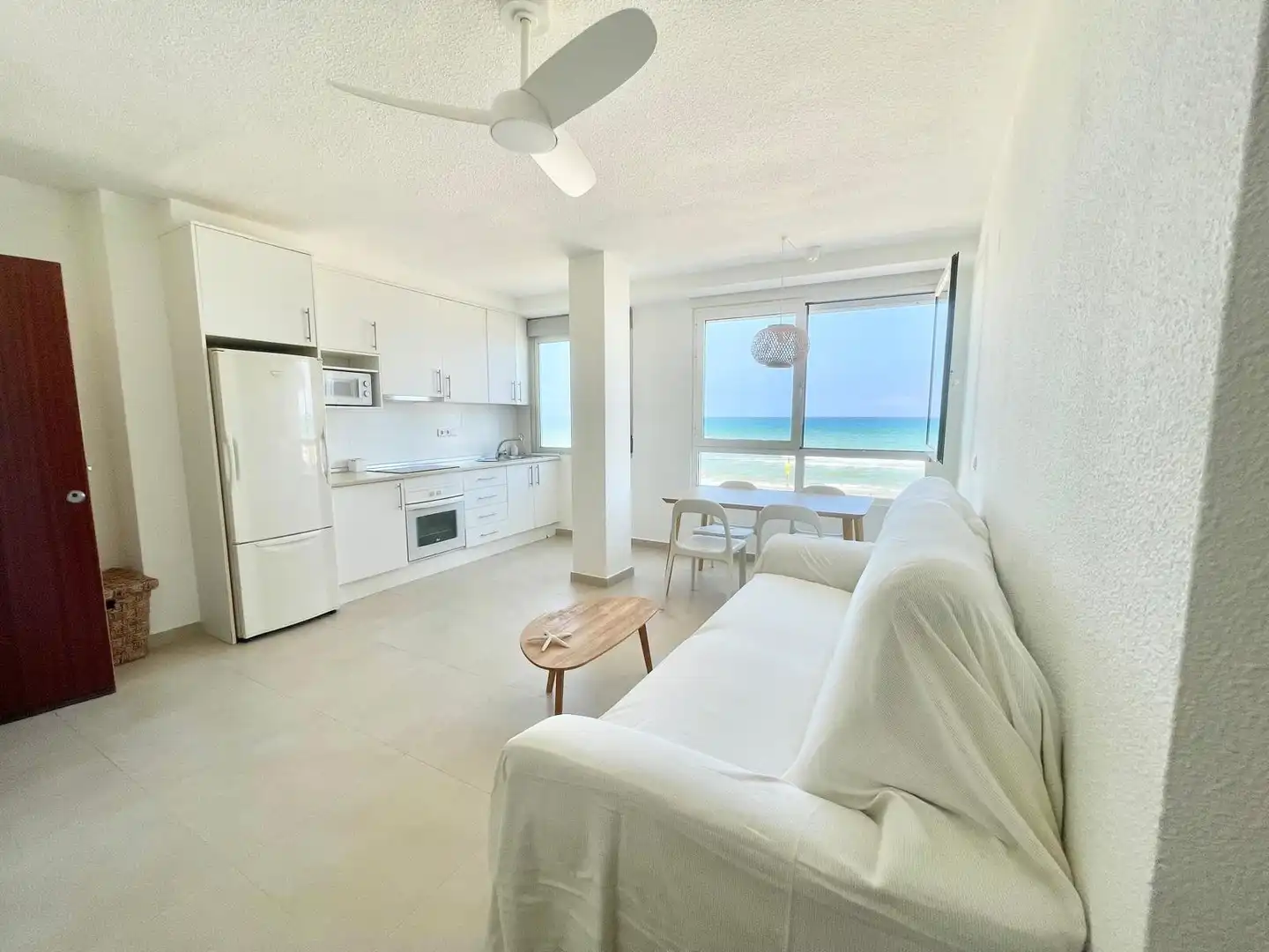Sala de estar de Apartamento de alquiler en Guardamar del Segura con Amueblado, Lavadora y Microondas