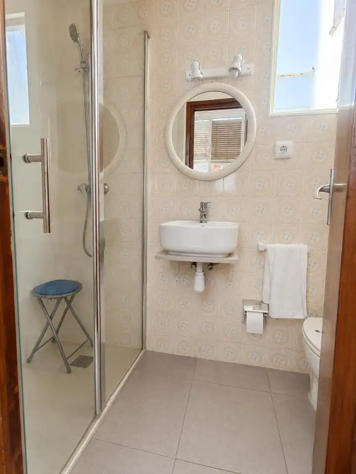 Badezimmer von Dachboden zum Verkauf in Oliva mit Terrasse und Abstellraum