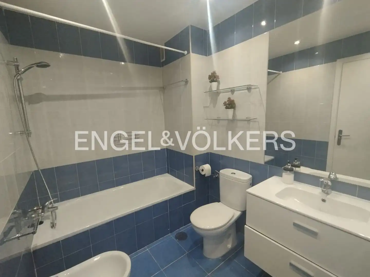 Bathroom of Flat for rent in Majadahonda  with Air Conditioner, Heating and Terrace