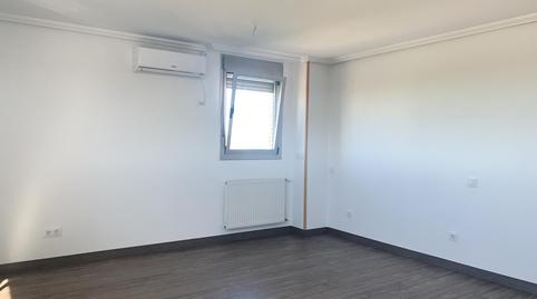 Foto 3 de Piso de alquiler en Primero de Mayo, Prado Santo Domingo - Ensanche, Madrid