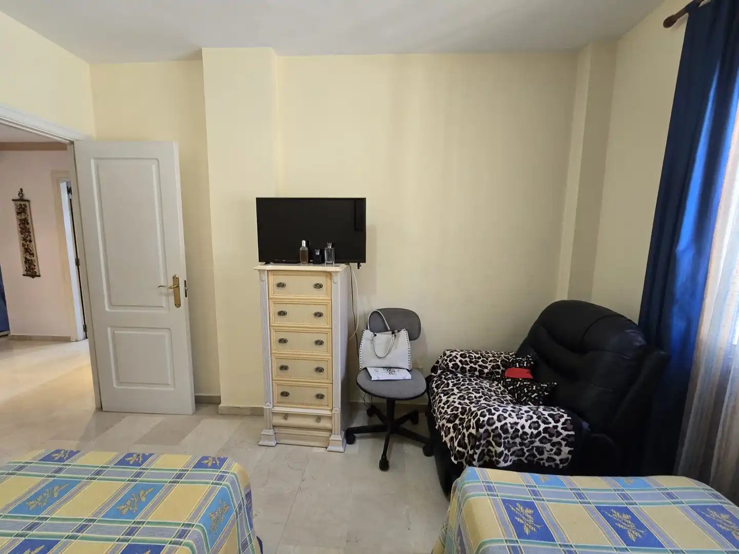Habitación de Piso en venta en Marbella con Aire acondicionado, Terraza y Alarma