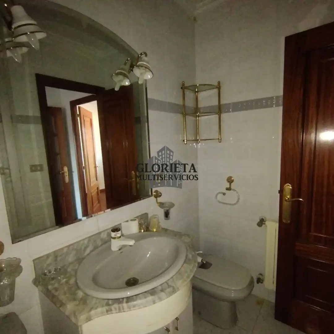 Baño de Piso en venta en Vigo  con Calefacción, Parquet y Terraza