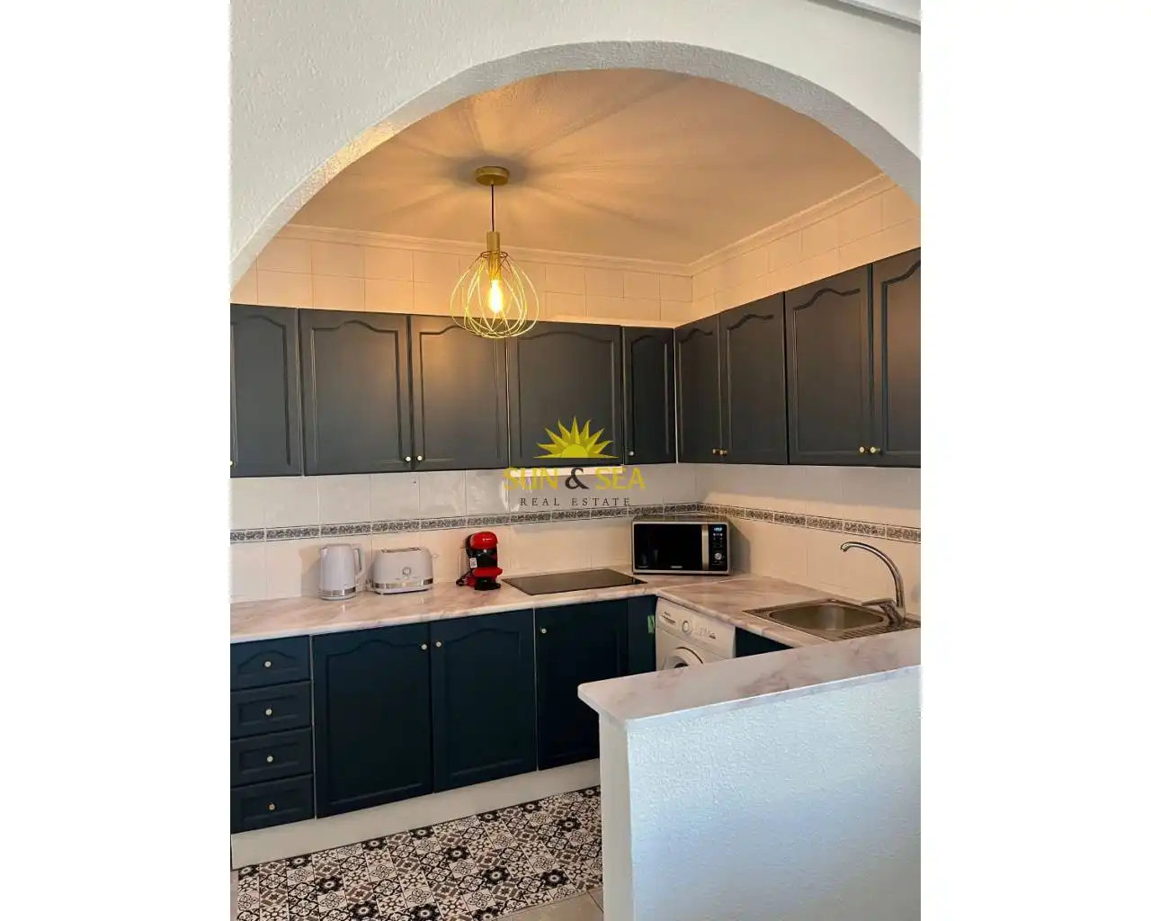 Cocina de Apartamento de alquiler en Torrevieja con Aire acondicionado, Calefacción y Horno