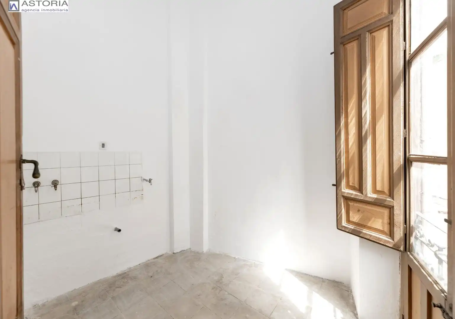 Ático en venta en Granada con Balcón