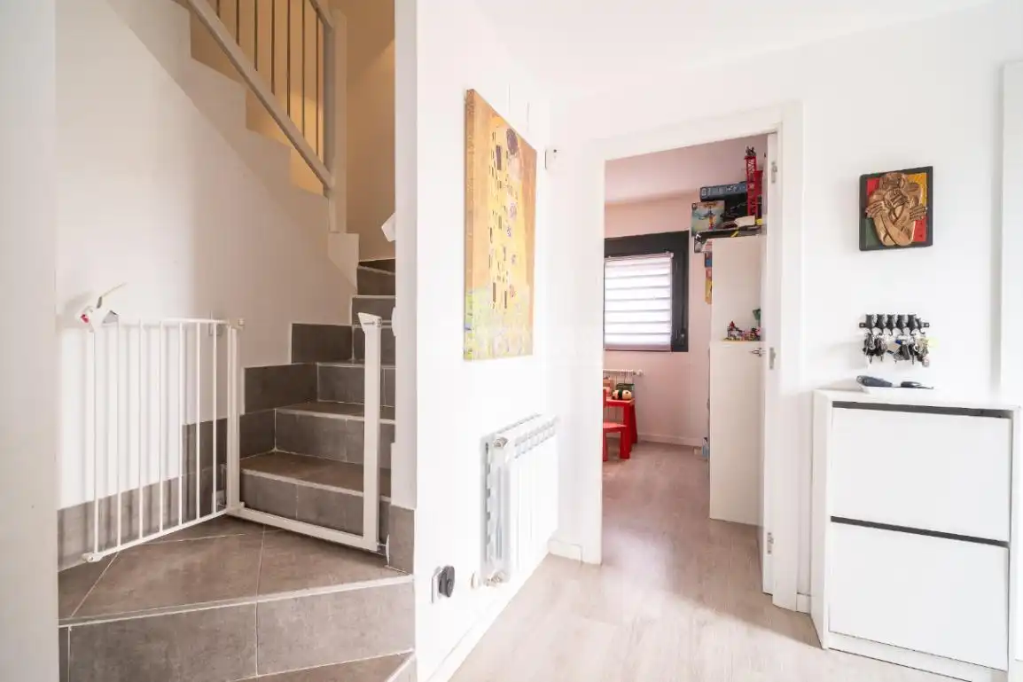 Casa adosada en venta en Mejorada del Campo con Alarma y Piscina comunitaria