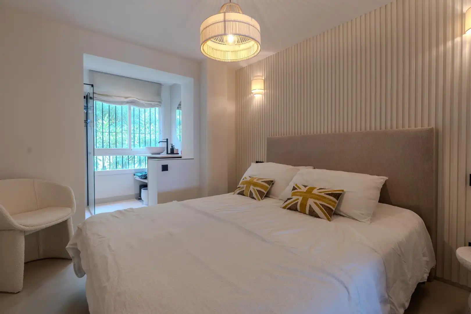 Habitación de Apartamento de alquiler en Benahavís con Aire acondicionado, Terraza y Piscina