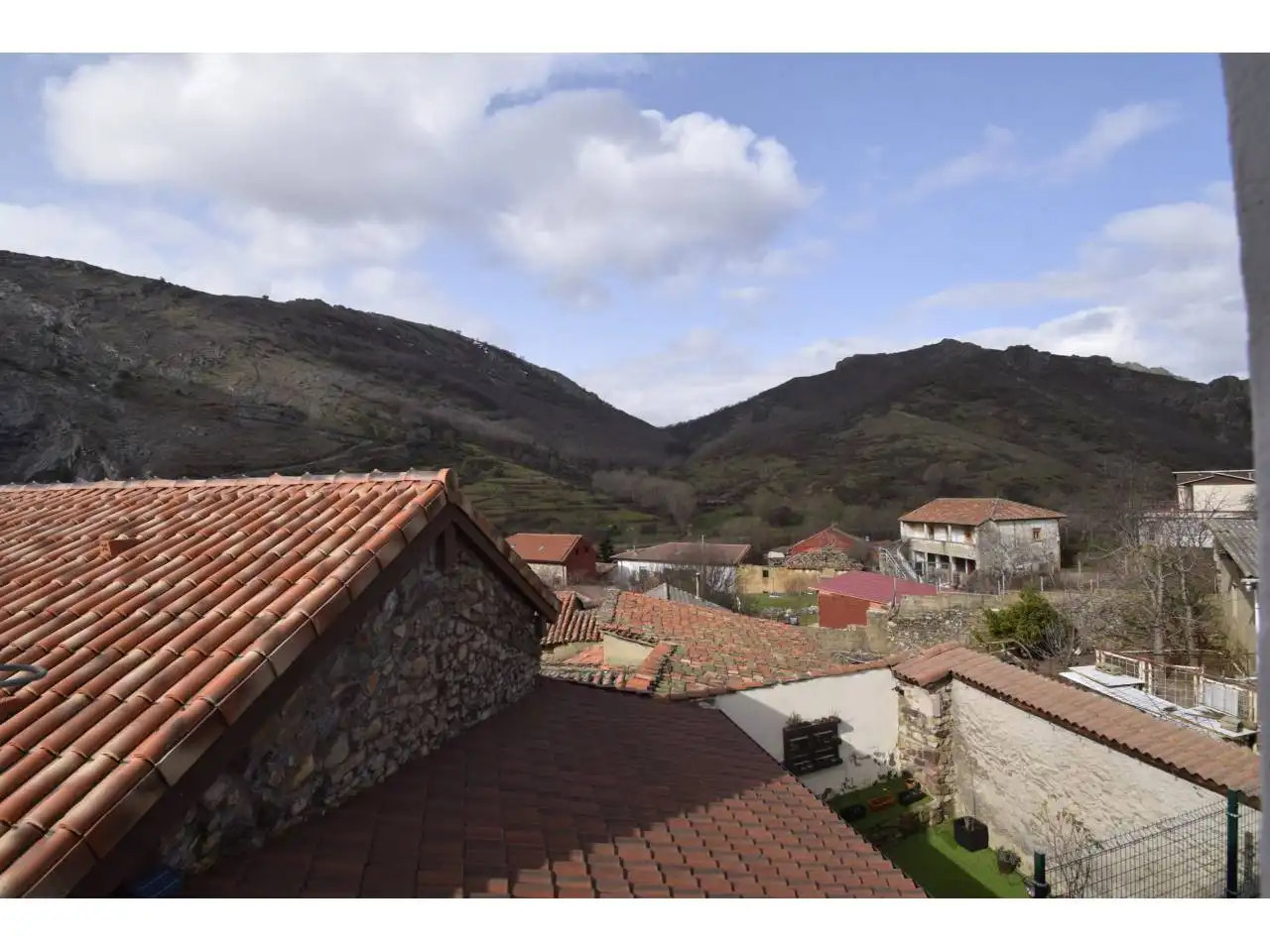 Exterior view of Houses for sale in La Pola de Gordón   with Heating, Private garden and Parquet flooring