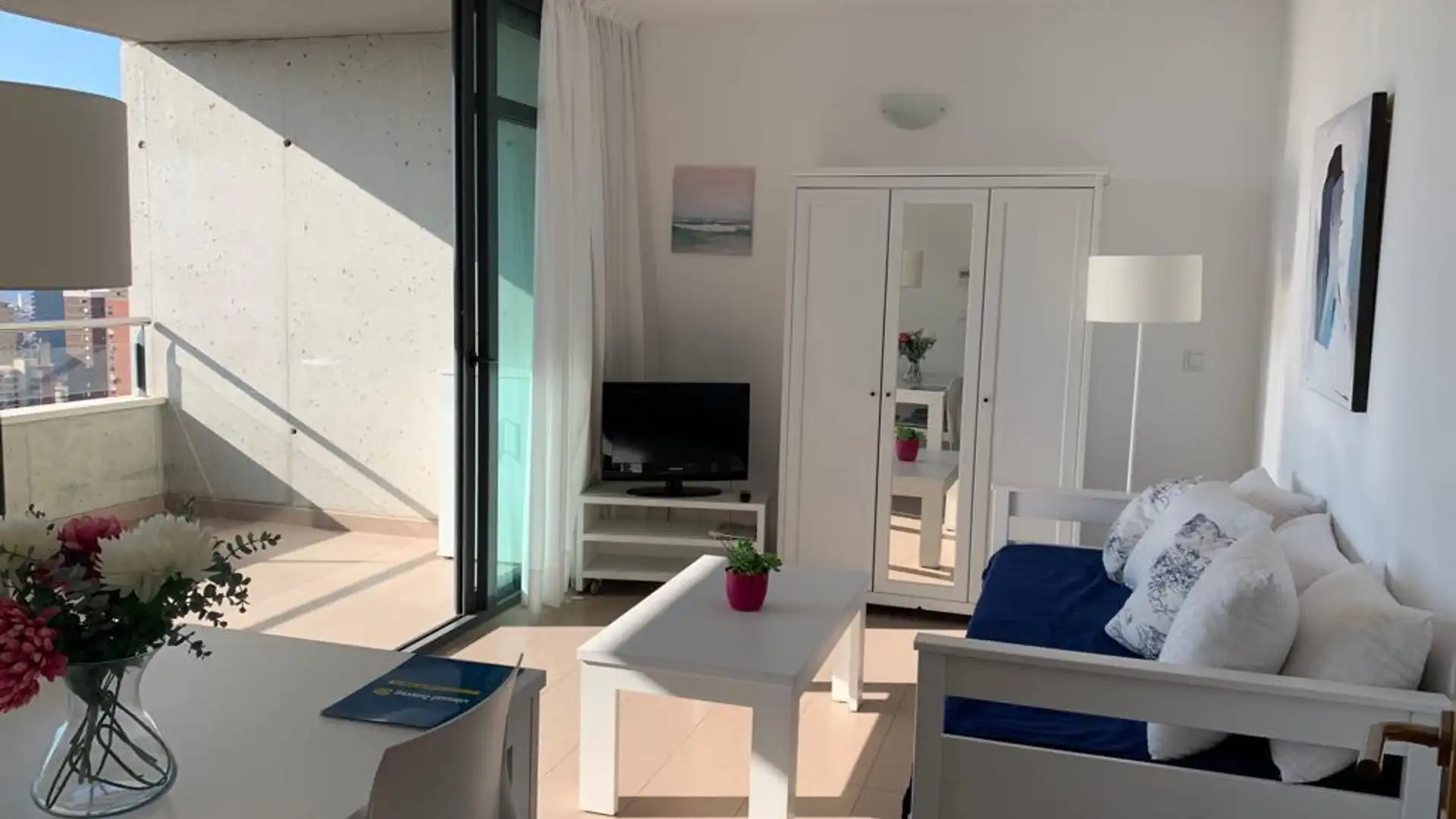 Living room of Flat for rent in Benidorm  with Air Conditioner, Private garden and Terrace