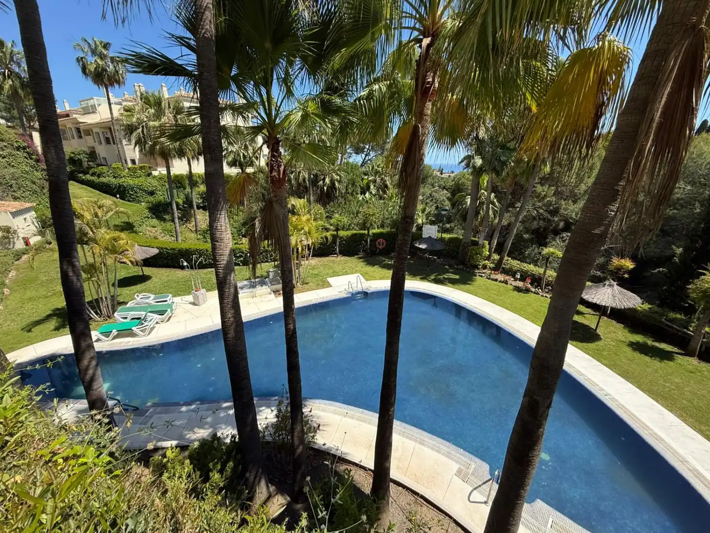 Piscina de Piso en venta en Marbella con Calefacción, Terraza y Piscina comunitaria