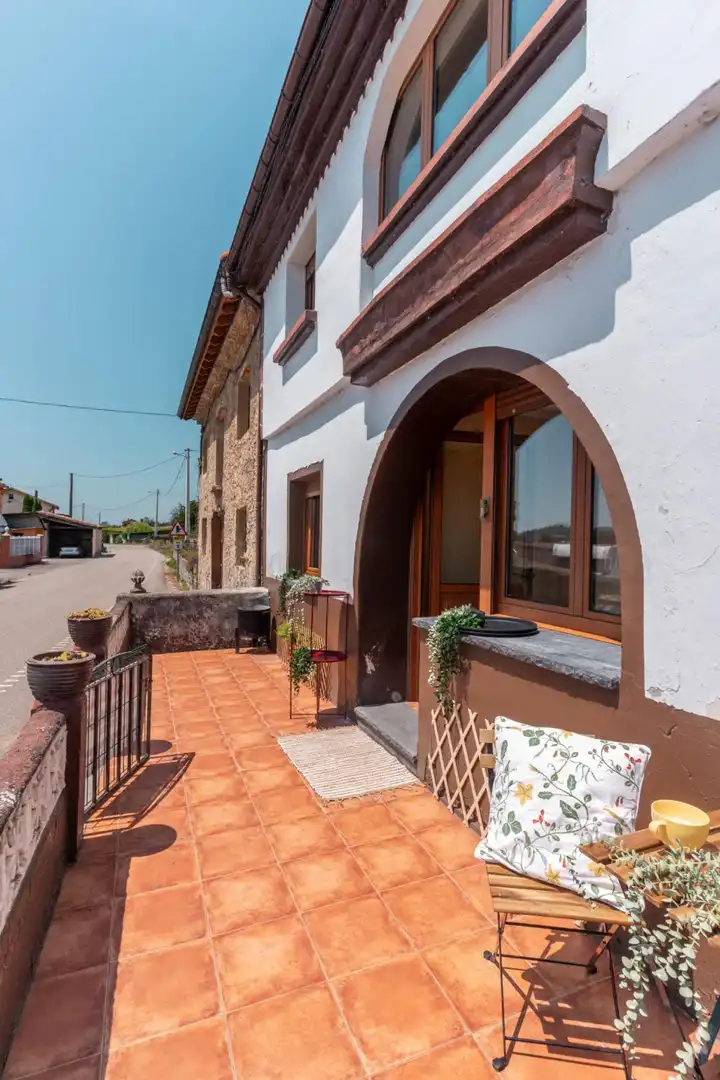 Vista exterior de Casa o chalet en venta en Sariego con Calefacción, Terraza y Amueblado