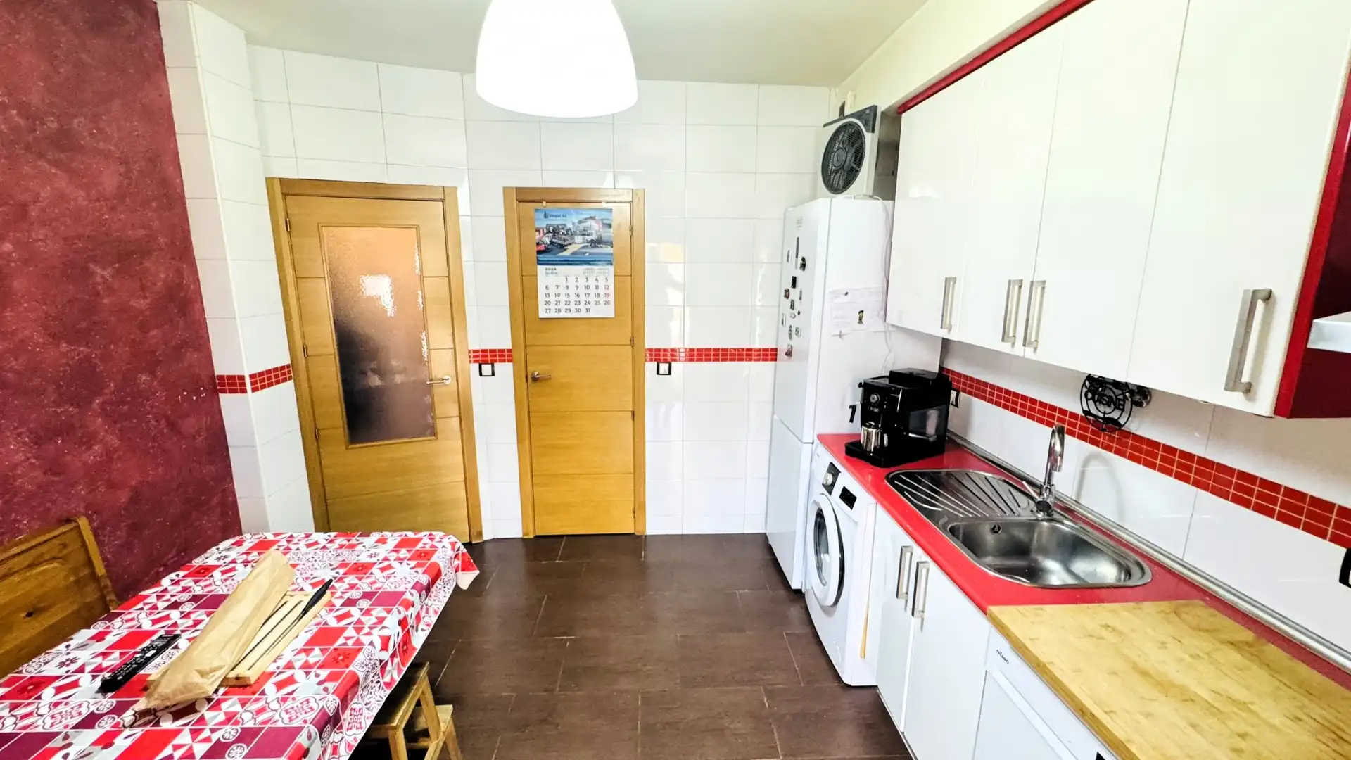 Cuina de Casa o xalet en venda en Cedillo del Condado amb Aire condicionat, Calefacció i Jardí privat